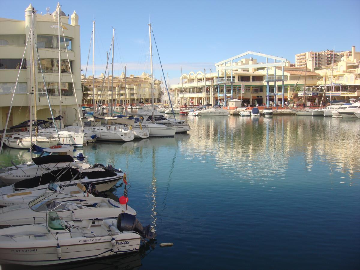 Apartamento Holiday On The Beach Torremolinos Exterior photo