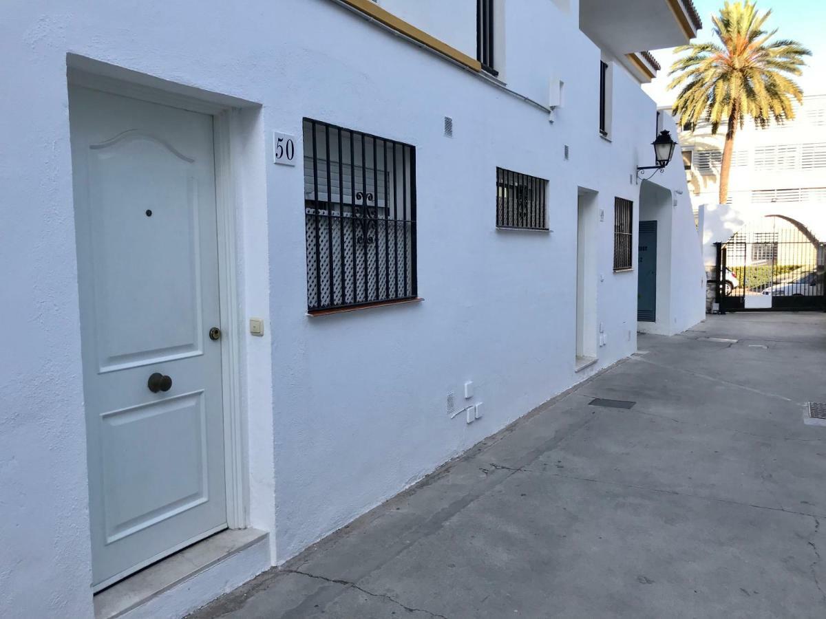 Apartamento Holiday On The Beach Torremolinos Exterior photo